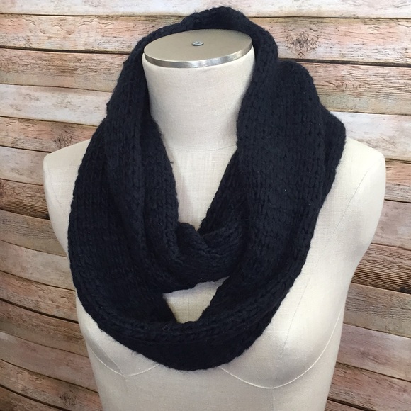 Hollister Infinity Scarf - Picture 1 of 3